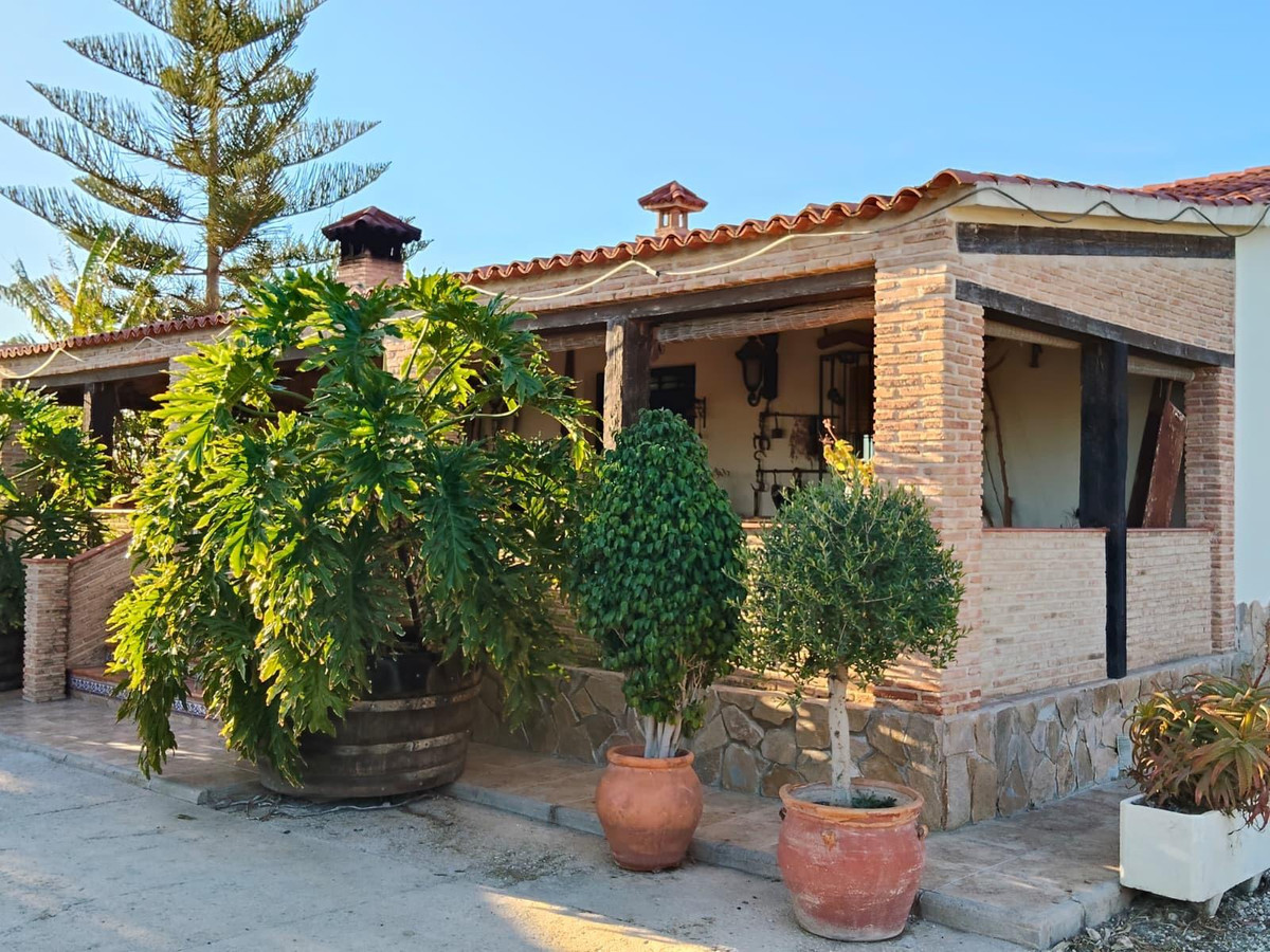 4 Bed Townhouse for sale in Las Bayas Costa Blanca, Alicante, Spain