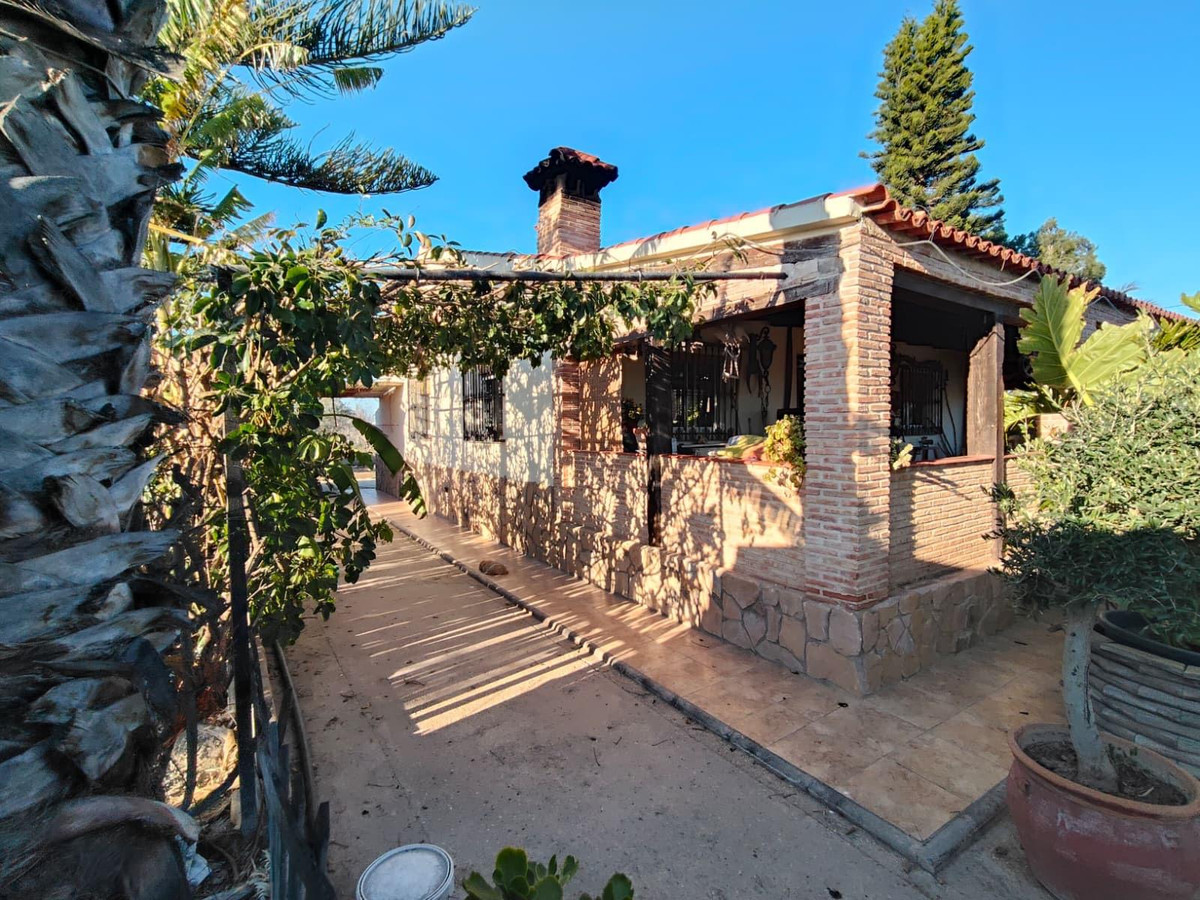 4 Bed Townhouse for sale in Las Bayas Costa Blanca, Alicante, Spain