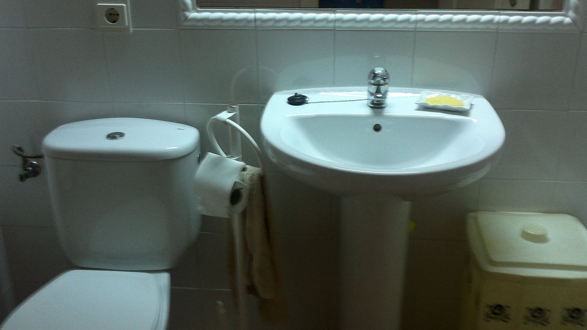 Se vende Apartamento Planta Media de 2 dormitorios en Costa Del Sol, Málaga, España