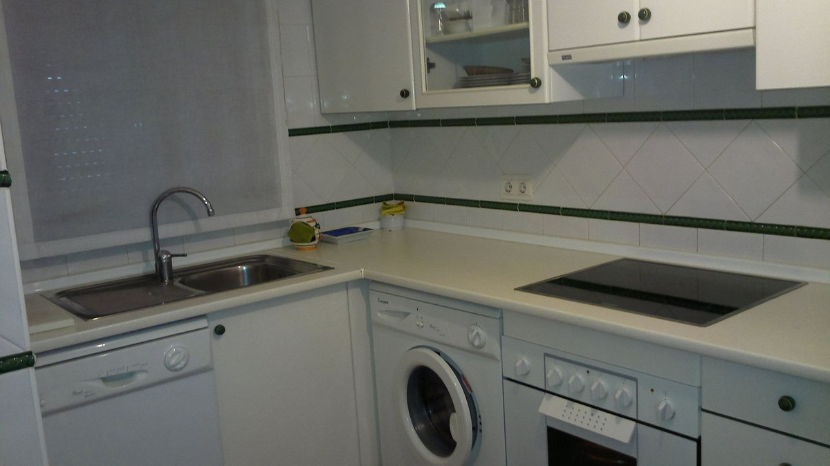 Se vende Apartamento Planta Media de 2 dormitorios en Costa Del Sol, Málaga, España