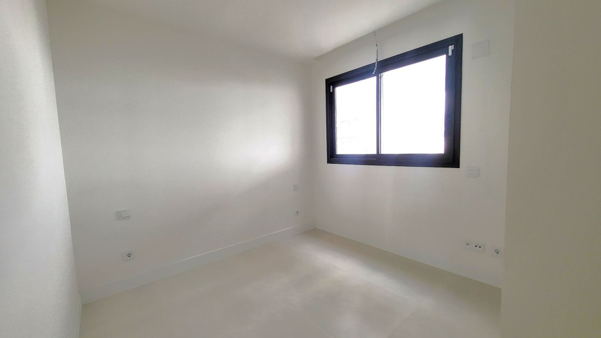 Se vende Apartamento Planta Media de 3 dormitorios en Costa Del Sol, Málaga, España