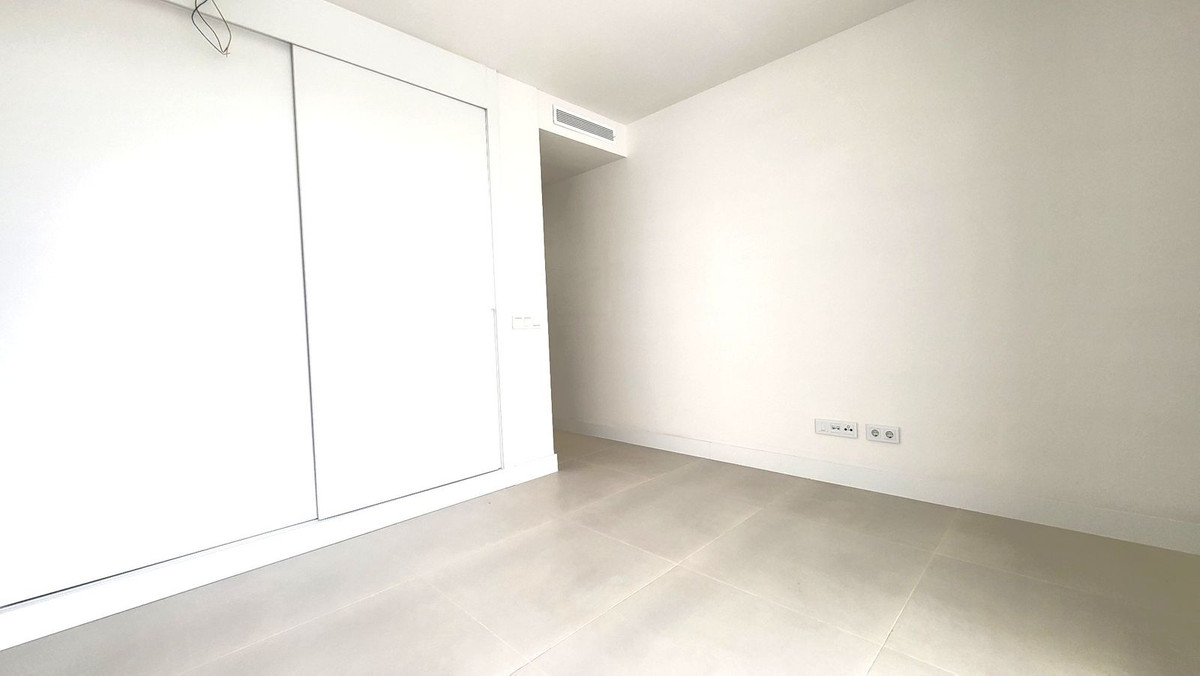 Se vende Apartamento Planta Media de 3 dormitorios en Costa Del Sol, Málaga, España