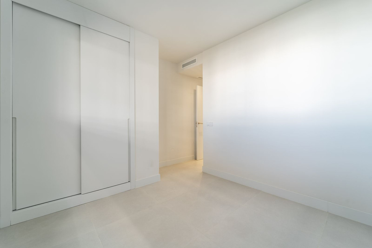 Se vende Apartamento Planta Media de 3 dormitorios en Costa Del Sol, Málaga, España