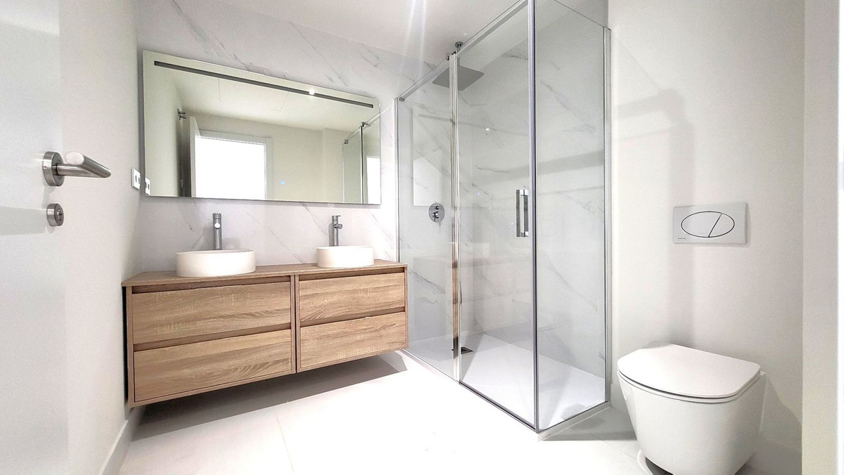 Se vende Apartamento Planta Media de 3 dormitorios en Costa Del Sol, Málaga, España