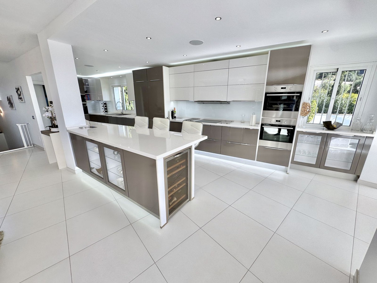 Se vende Villa - Chalet de 5 dormitorios en Costa Del Sol, Málaga, España