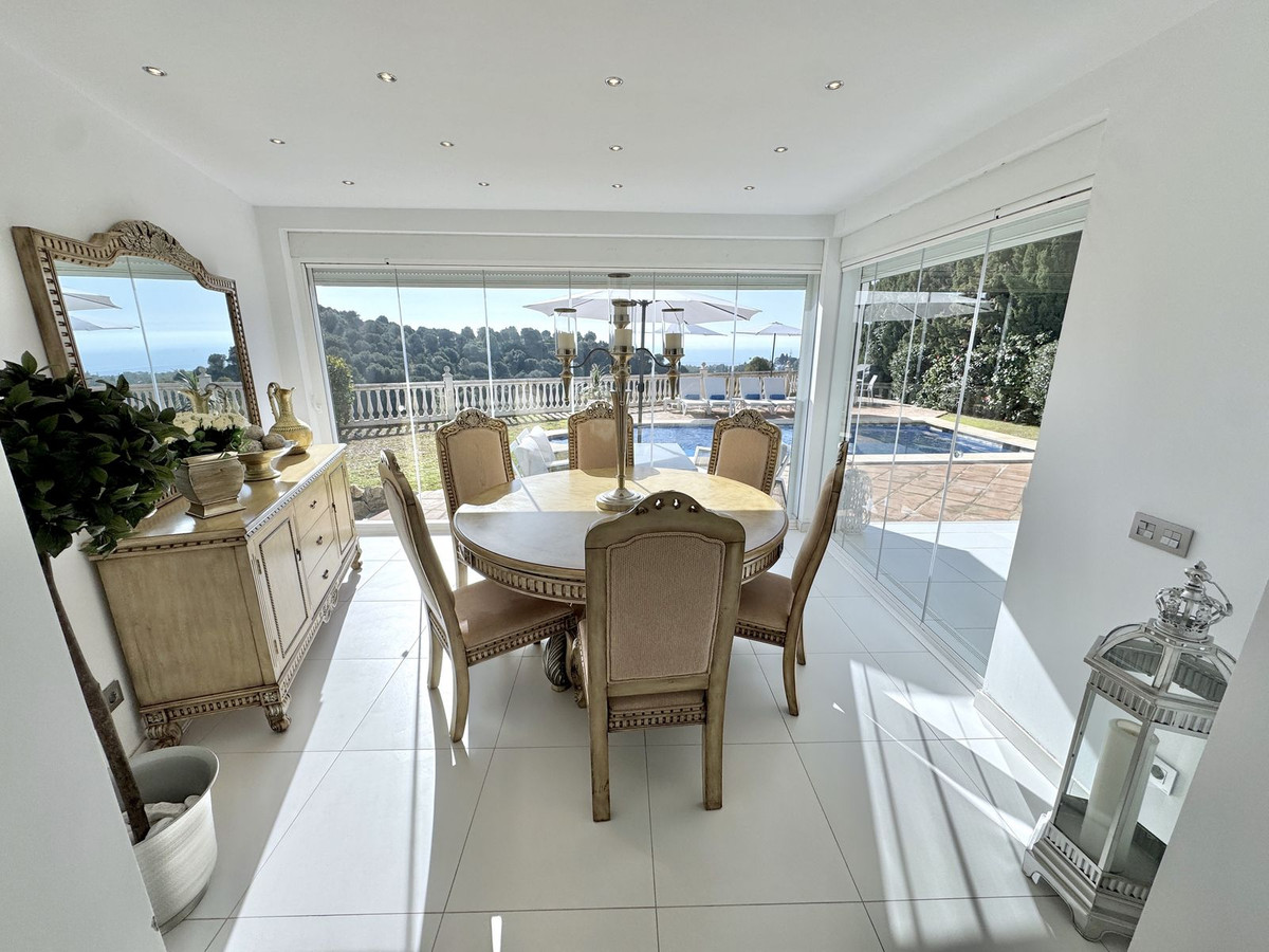 Se vende Villa - Chalet de 5 dormitorios en Costa Del Sol, Málaga, España