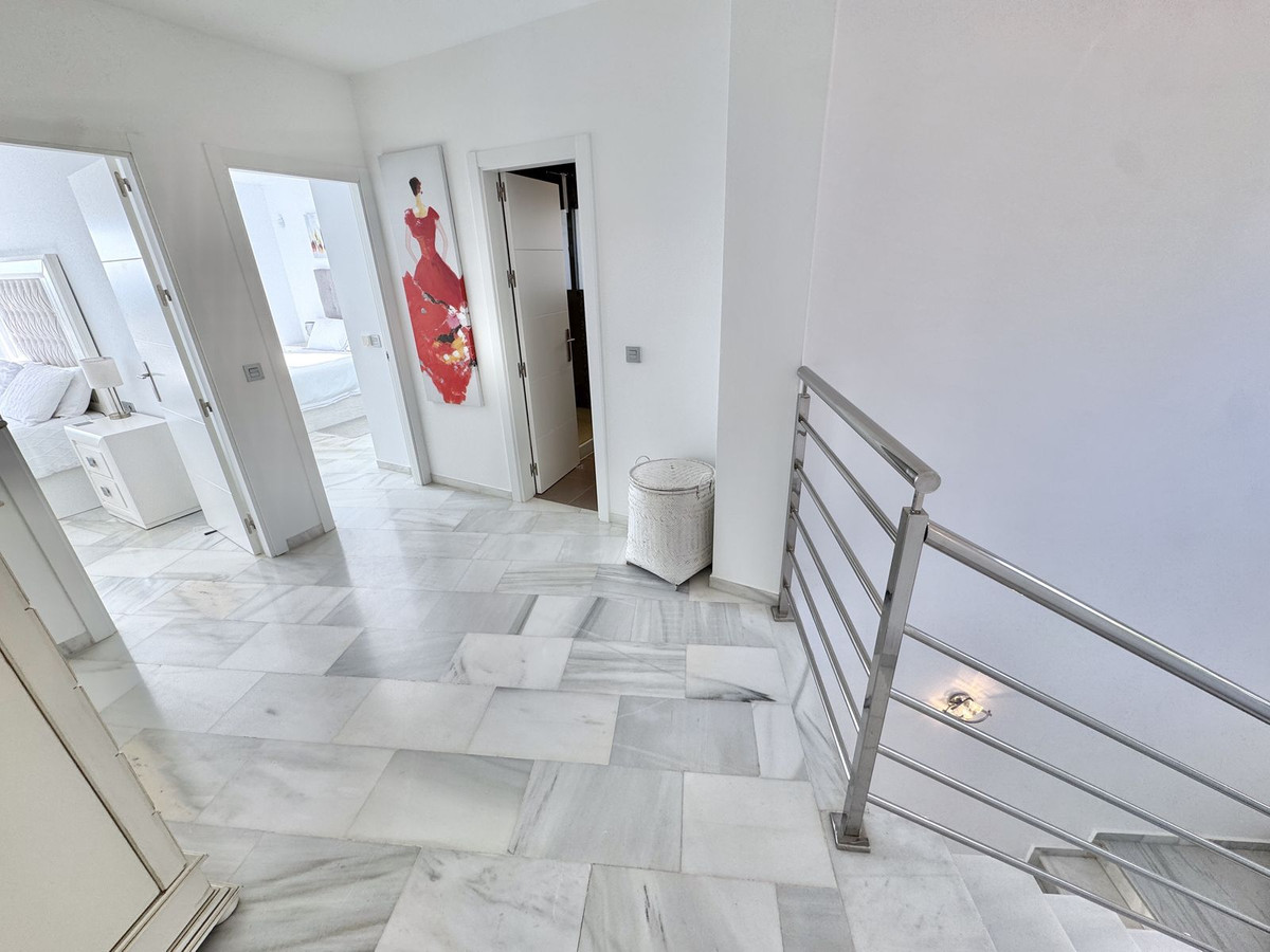 Se vende Villa - Chalet de 5 dormitorios en Costa Del Sol, Málaga, España