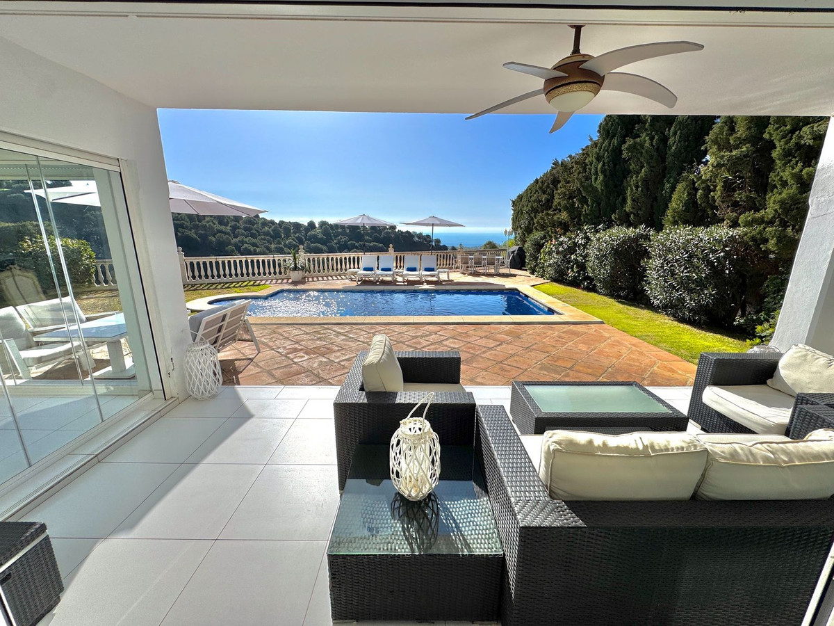 Se vende Villa - Chalet de 5 dormitorios en Costa Del Sol, Málaga, España