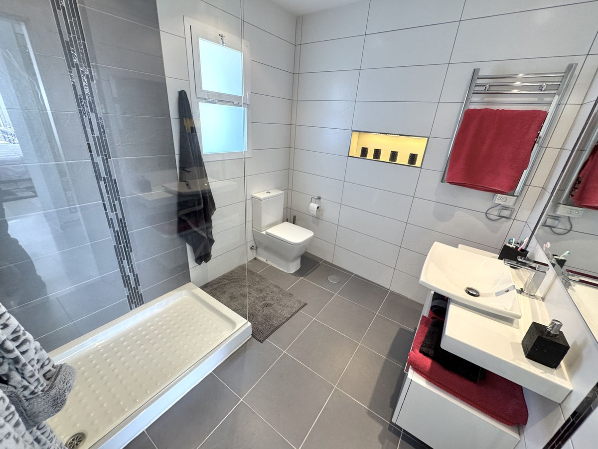 Se vende Villa - Chalet de 5 dormitorios en Costa Del Sol, Málaga, España