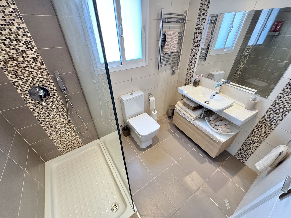 Se vende Villa - Chalet de 5 dormitorios en Costa Del Sol, Málaga, España