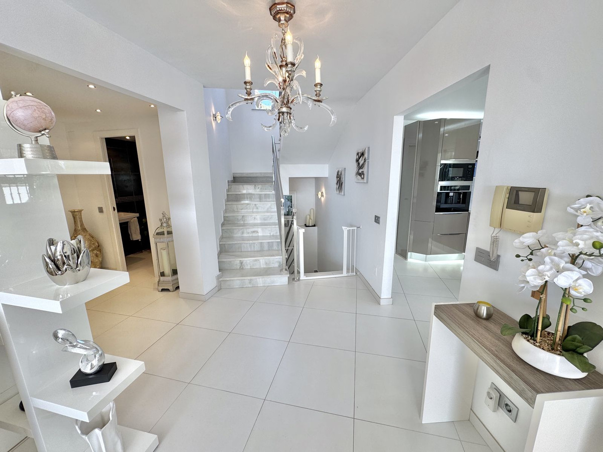 Se vende Villa - Chalet de 5 dormitorios en Costa Del Sol, Málaga, España