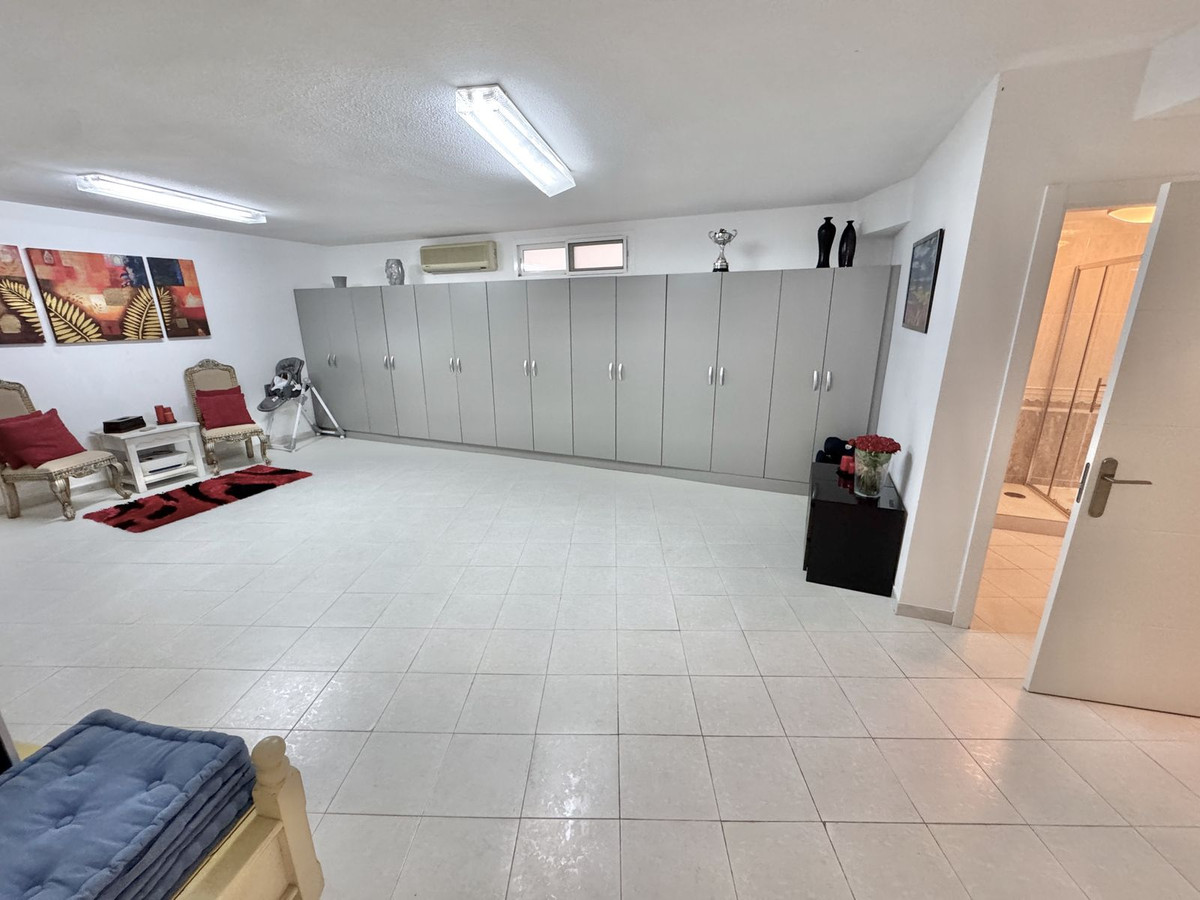 Se vende Villa - Chalet de 5 dormitorios en Costa Del Sol, Málaga, España