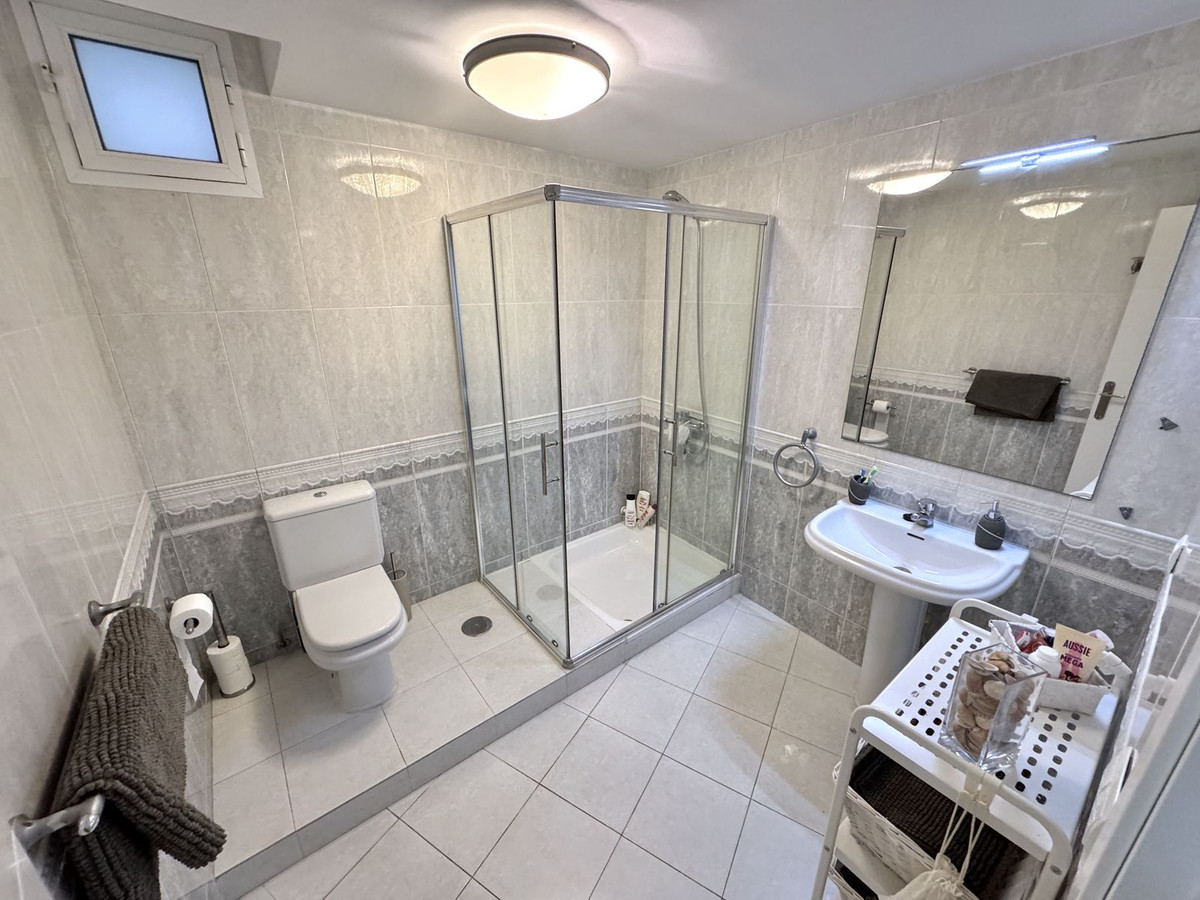 Se vende Villa - Chalet de 5 dormitorios en Costa Del Sol, Málaga, España