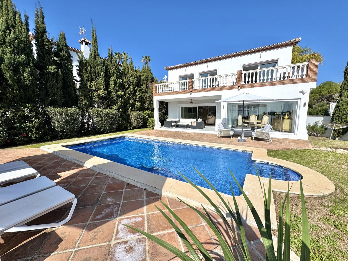 Se vende Villa - Chalet de 5 dormitorios en Costa Del Sol, Málaga, España