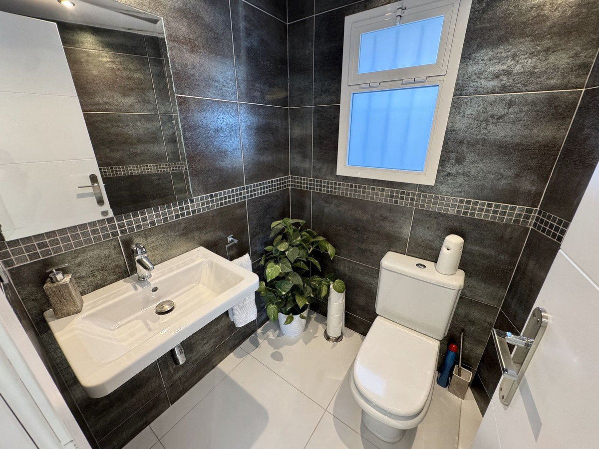 Se vende Villa - Chalet de 5 dormitorios en Costa Del Sol, Málaga, España