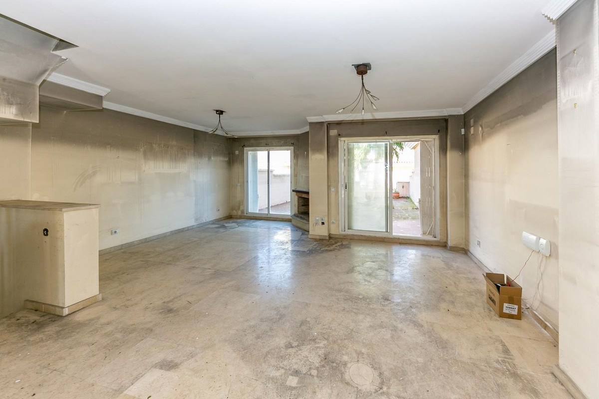 3 Bed Townhouse for sale in La Duquesa Costa Del Sol, Málaga, Spain