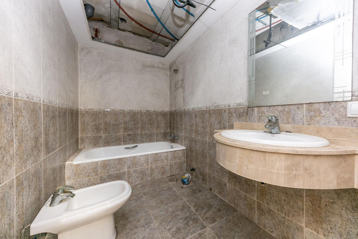 3 Bed Townhouse for sale in La Duquesa Costa Del Sol, Málaga, Spain