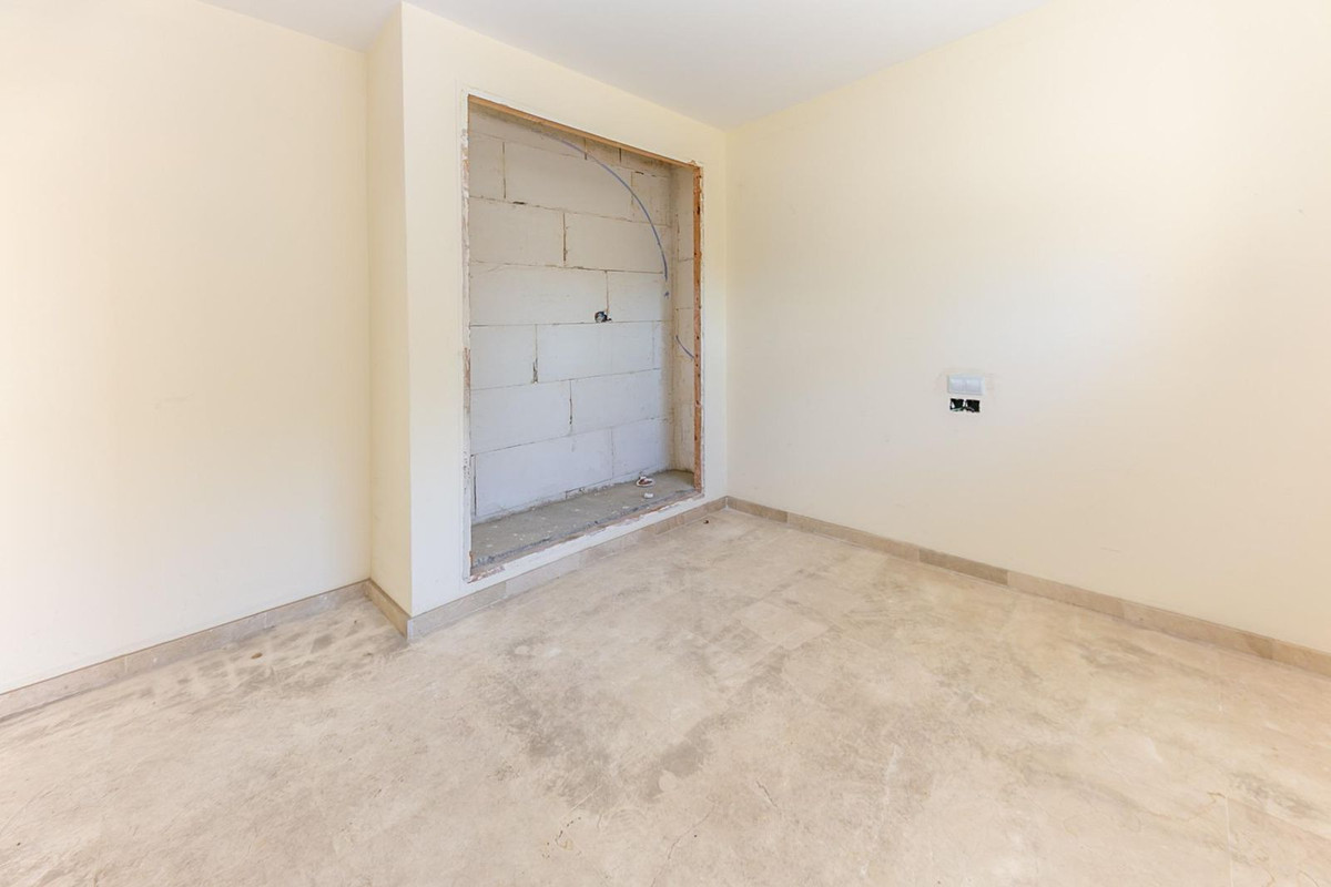 3 Bed Townhouse for sale in La Duquesa Costa Del Sol, Málaga, Spain