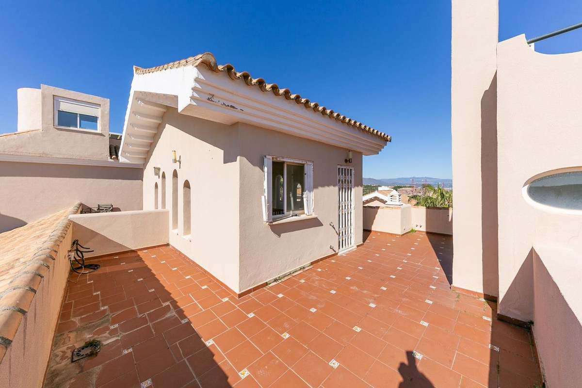 3 Bed Townhouse for sale in La Duquesa Costa Del Sol, Málaga, Spain