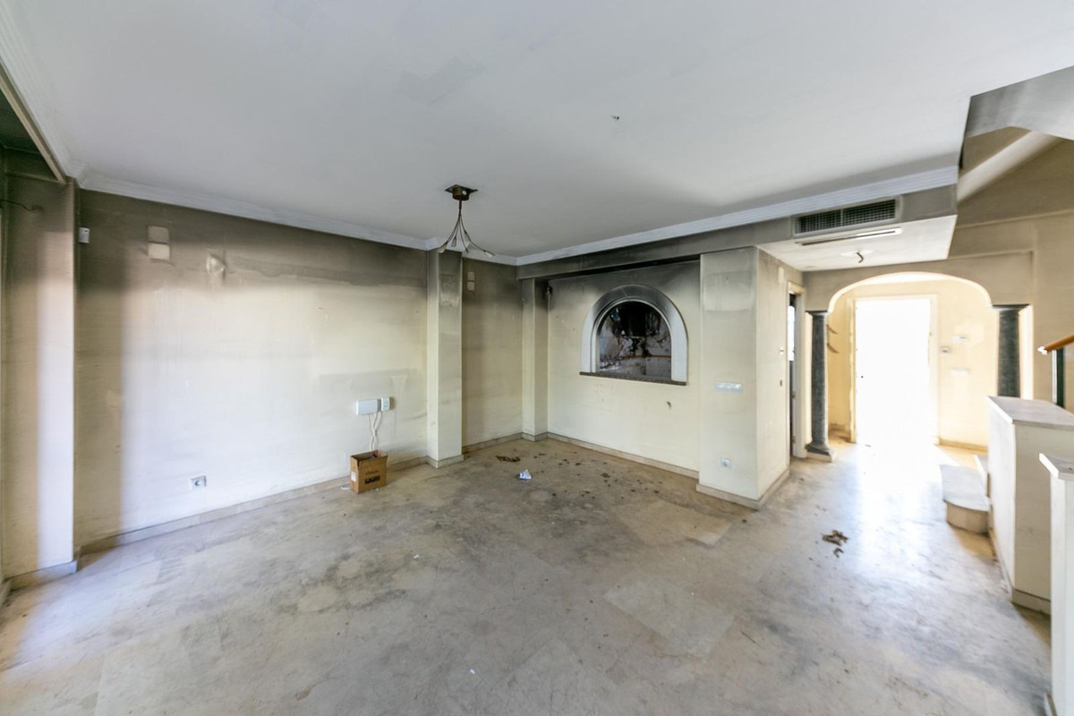 3 Bed Townhouse for sale in La Duquesa Costa Del Sol, Málaga, Spain