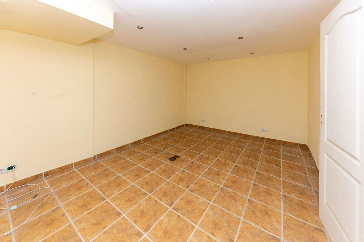 3 Bed Townhouse for sale in La Duquesa Costa Del Sol, Málaga, Spain