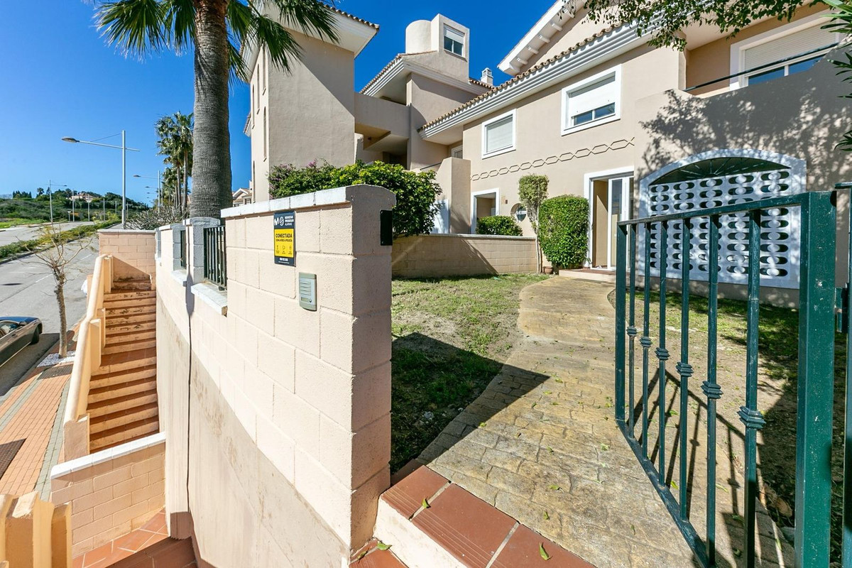 3 Bed Townhouse for sale in La Duquesa Costa Del Sol, Málaga, Spain