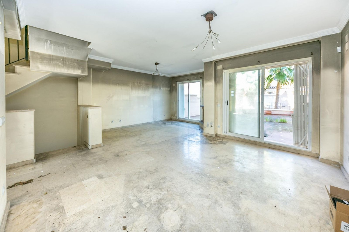3 Bed Townhouse for sale in La Duquesa Costa Del Sol, Málaga, Spain