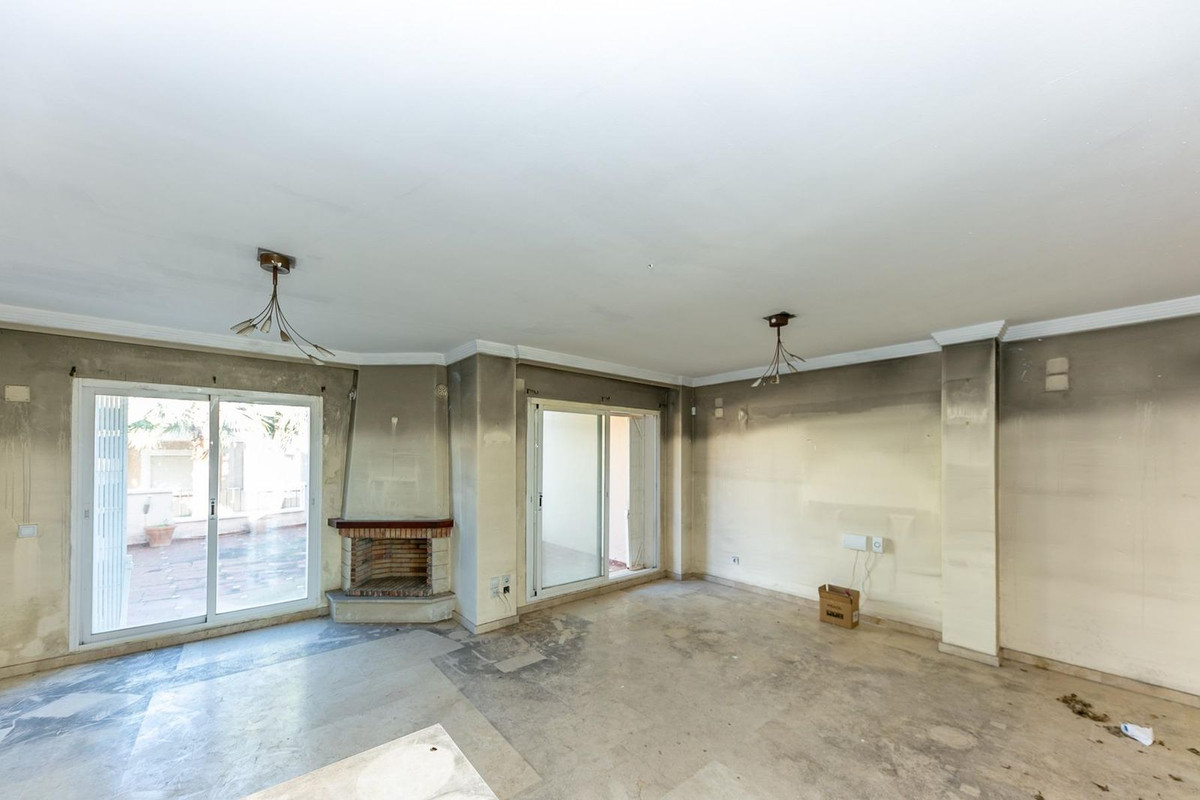 3 Bed Townhouse for sale in La Duquesa Costa Del Sol, Málaga, Spain