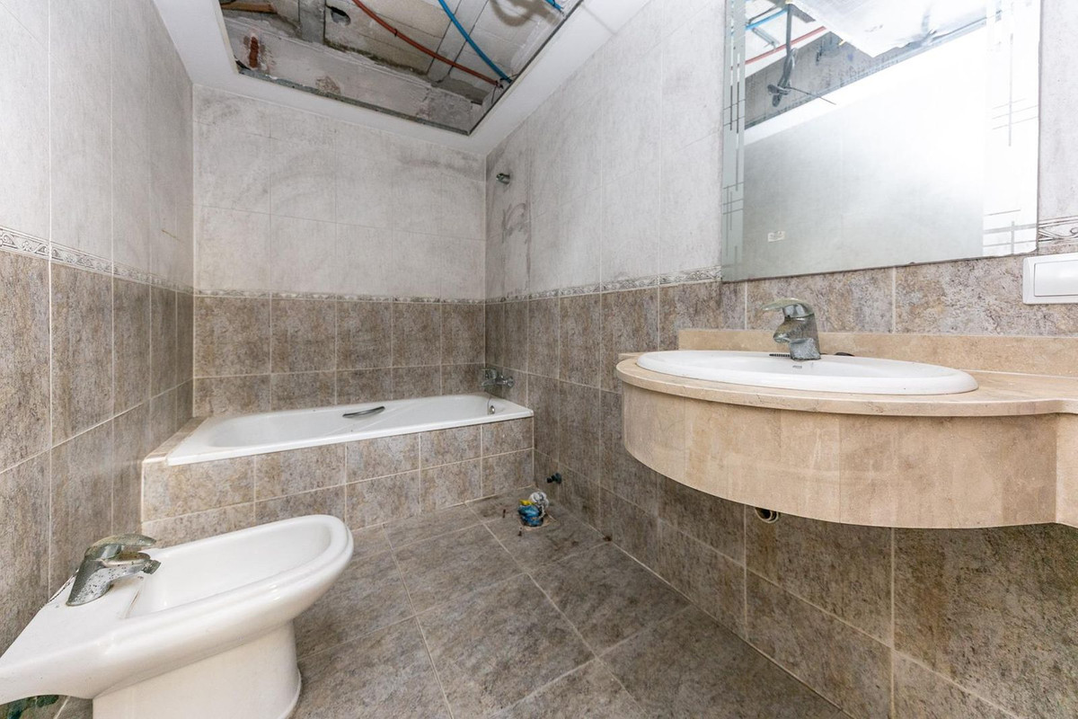 3 Bed Townhouse for sale in La Duquesa Costa Del Sol, Málaga, Spain