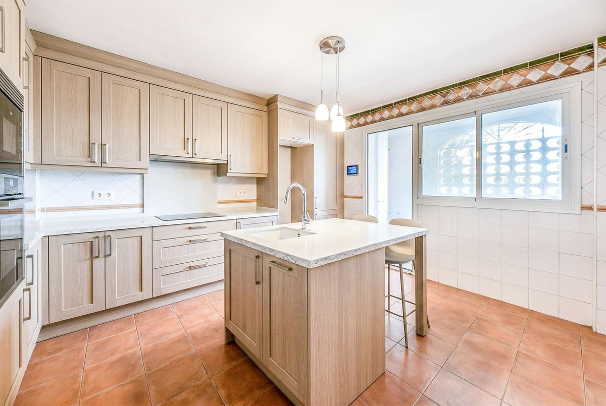 3 Bed Townhouse for sale in La Duquesa Costa Del Sol, Málaga, Spain