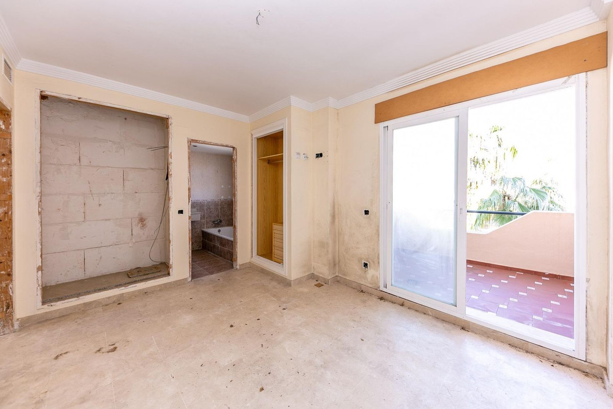 3 Bed Townhouse for sale in La Duquesa Costa Del Sol, Málaga, Spain