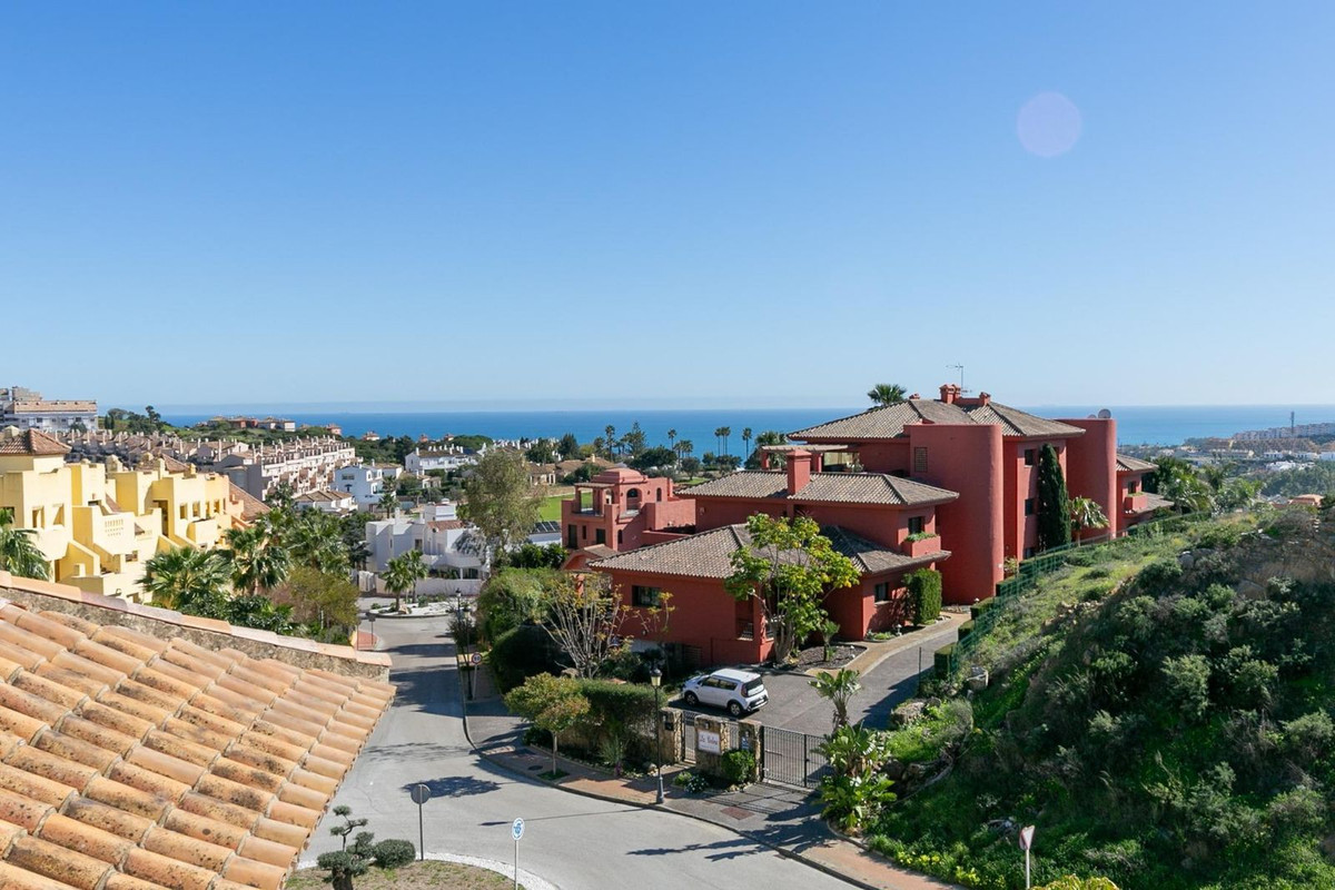 3 Bed Townhouse for sale in La Duquesa Costa Del Sol, Málaga, Spain