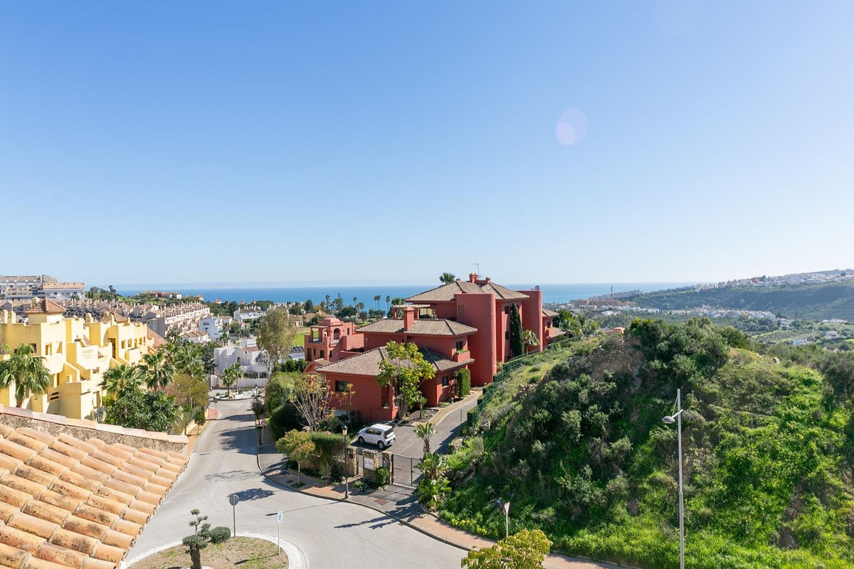 3 Bed Townhouse for sale in La Duquesa Costa Del Sol, Málaga, Spain