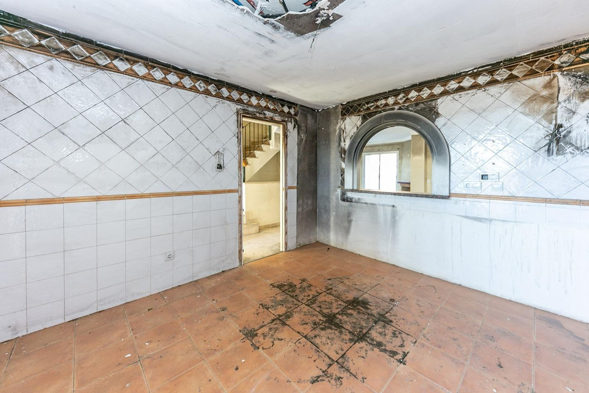 3 Bed Townhouse for sale in La Duquesa Costa Del Sol, Málaga, Spain