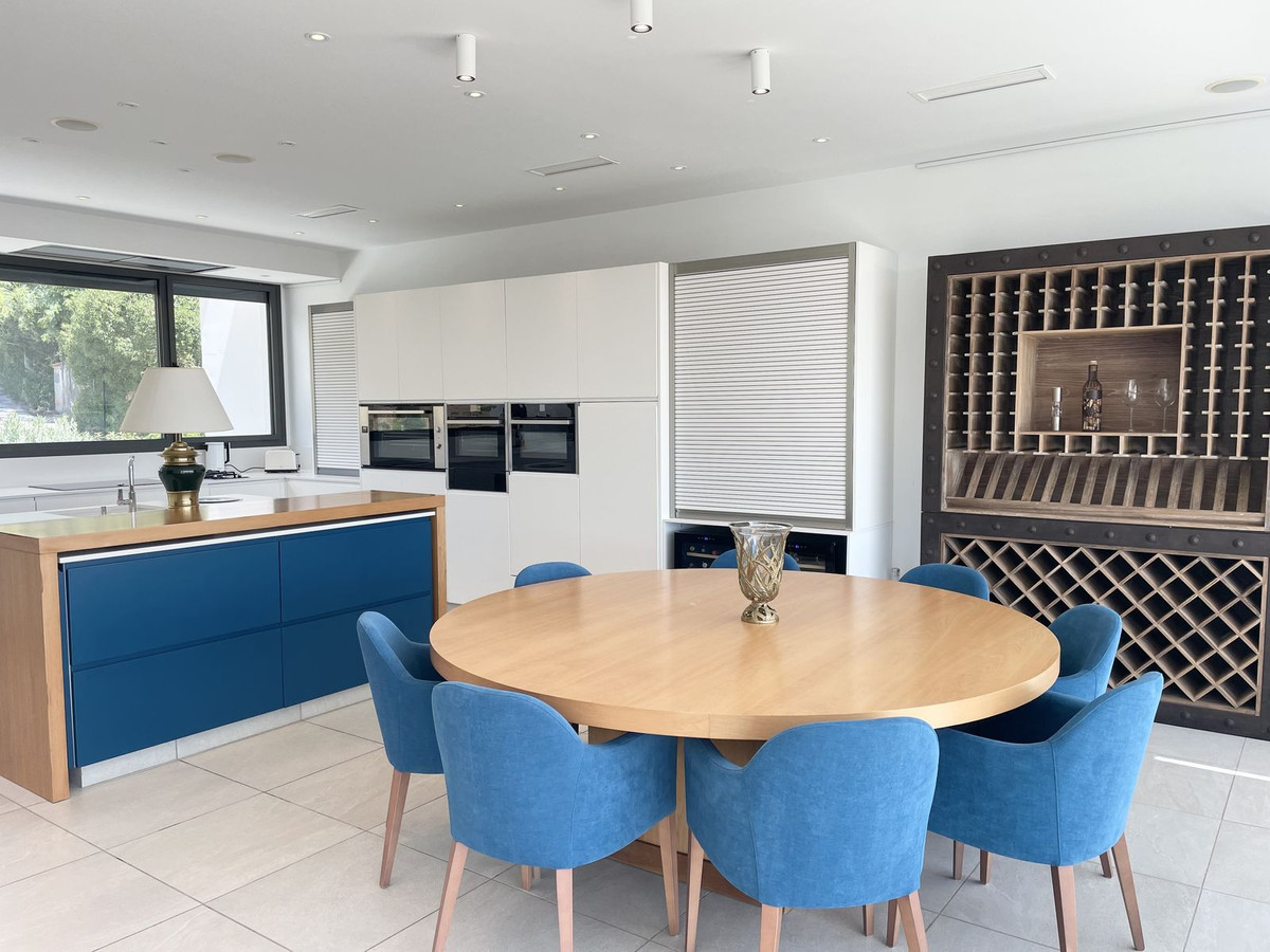 Se vende Villa - Chalet de 4 dormitorios en Costa Del Sol, Málaga, España