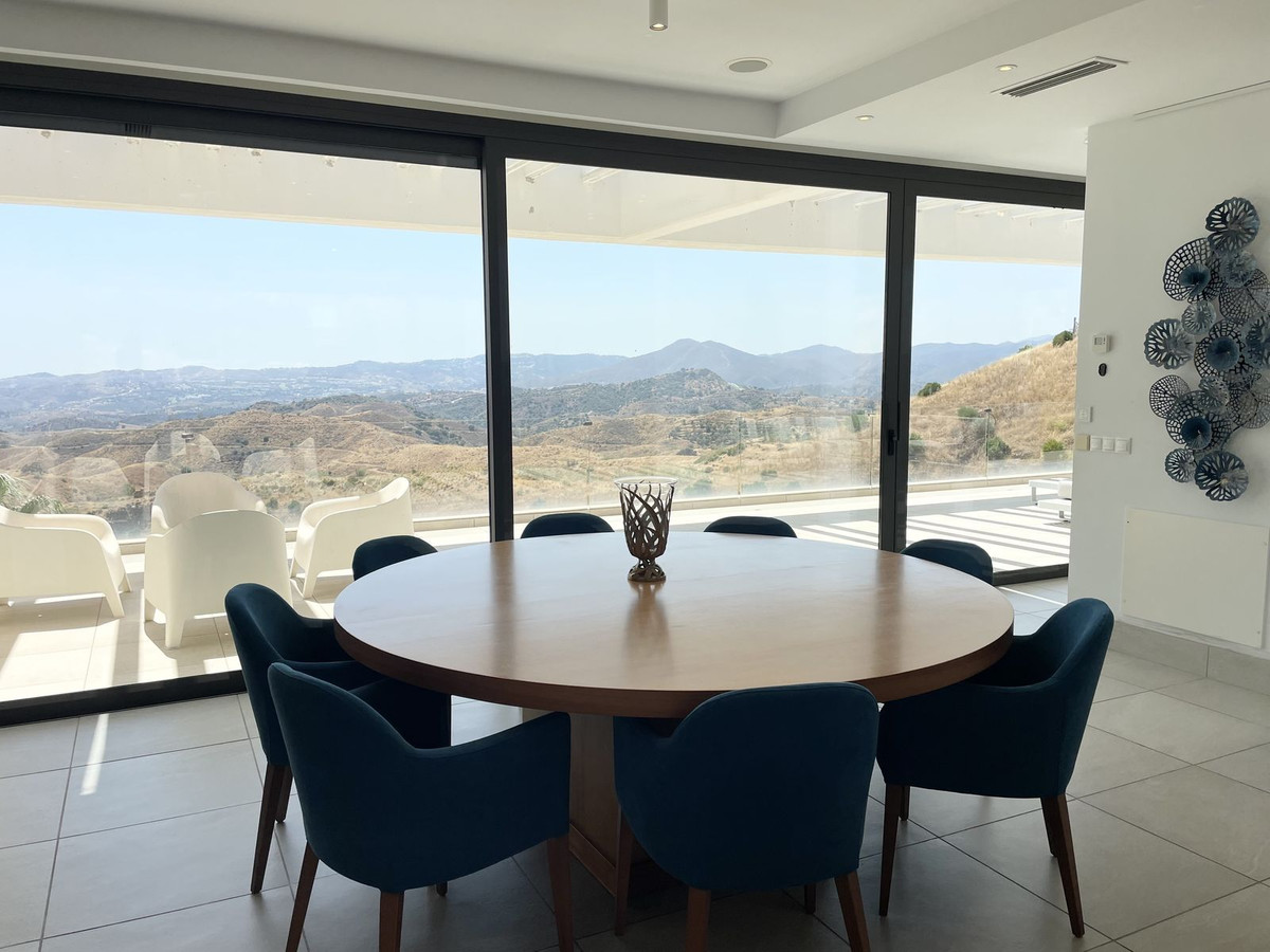 Se vende Villa - Chalet de 4 dormitorios en Costa Del Sol, Málaga, España