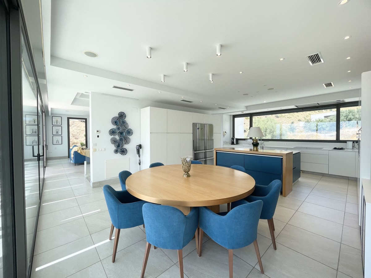 Se vende Villa - Chalet de 4 dormitorios en Costa Del Sol, Málaga, España