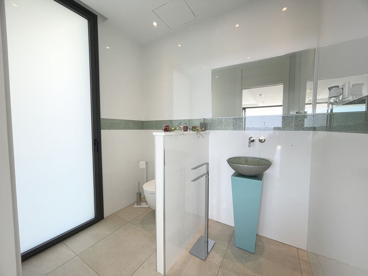 Se vende Villa - Chalet de 4 dormitorios en Costa Del Sol, Málaga, España
