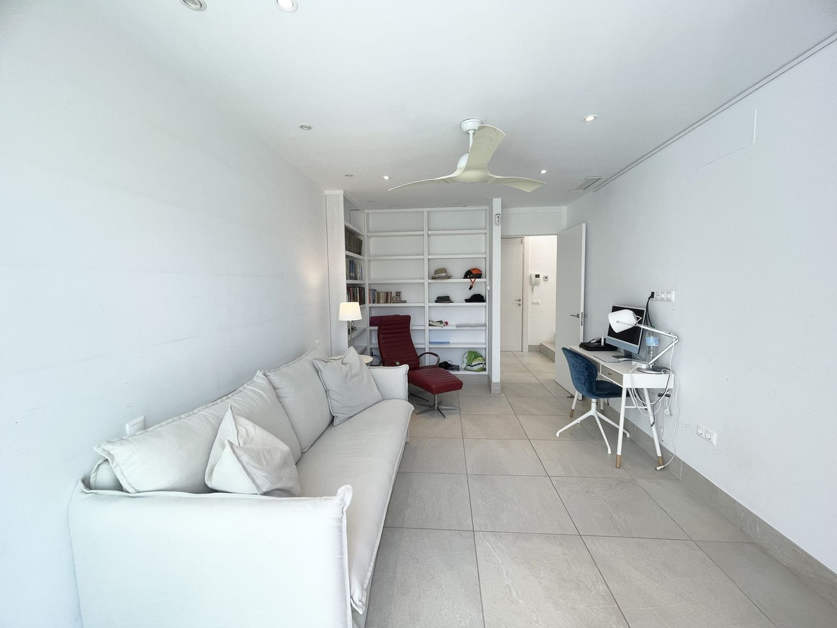 Se vende Villa - Chalet de 4 dormitorios en Costa Del Sol, Málaga, España