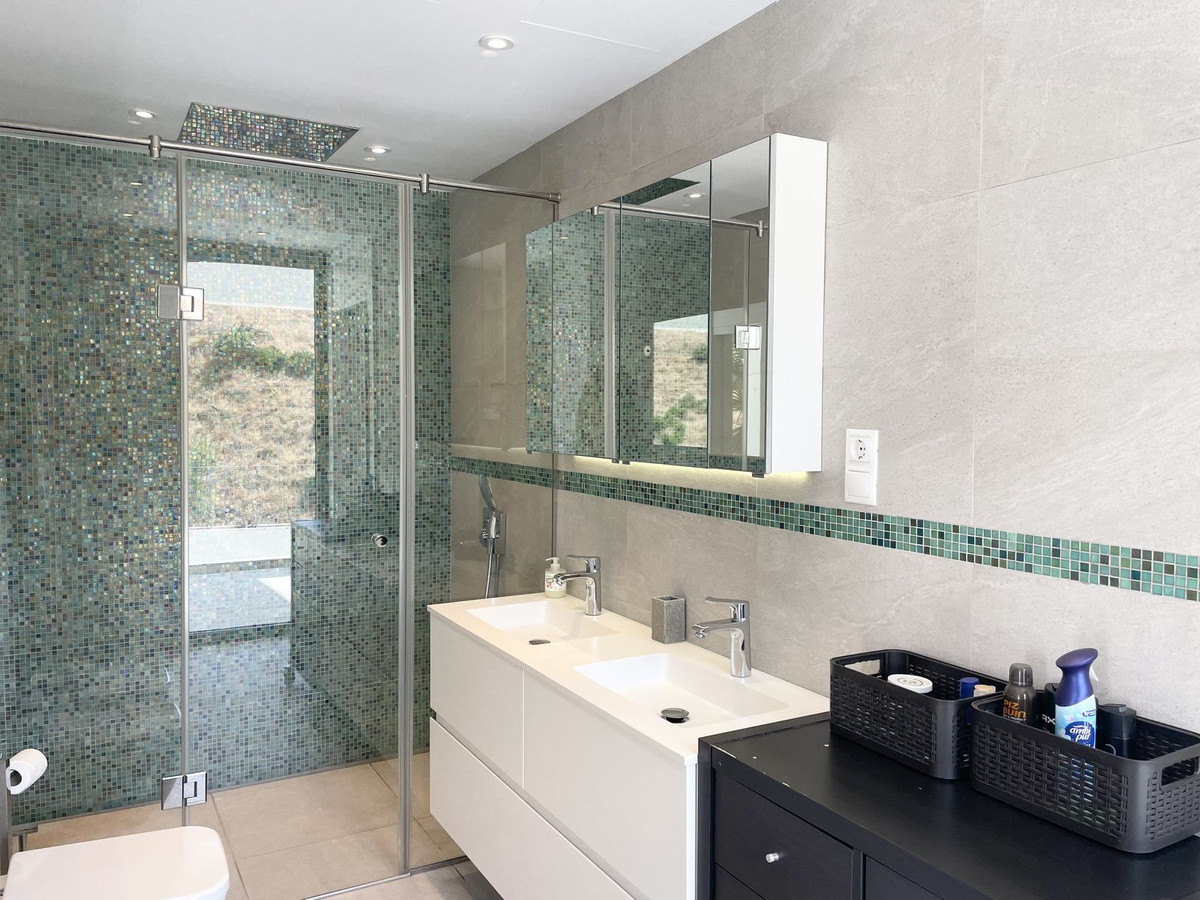 Se vende Villa - Chalet de 4 dormitorios en Costa Del Sol, Málaga, España
