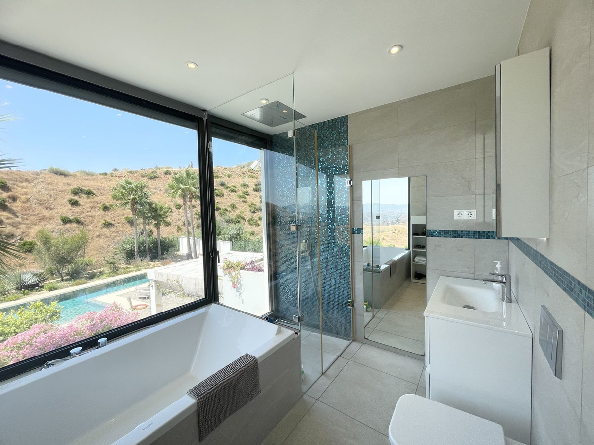 Se vende Villa - Chalet de 4 dormitorios en Costa Del Sol, Málaga, España