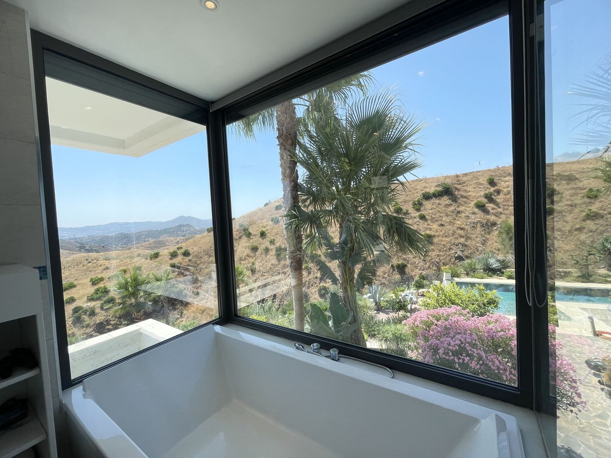 Se vende Villa - Chalet de 4 dormitorios en Costa Del Sol, Málaga, España