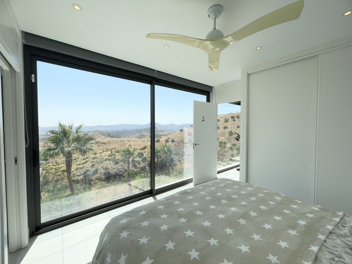 Se vende Villa - Chalet de 4 dormitorios en Costa Del Sol, Málaga, España