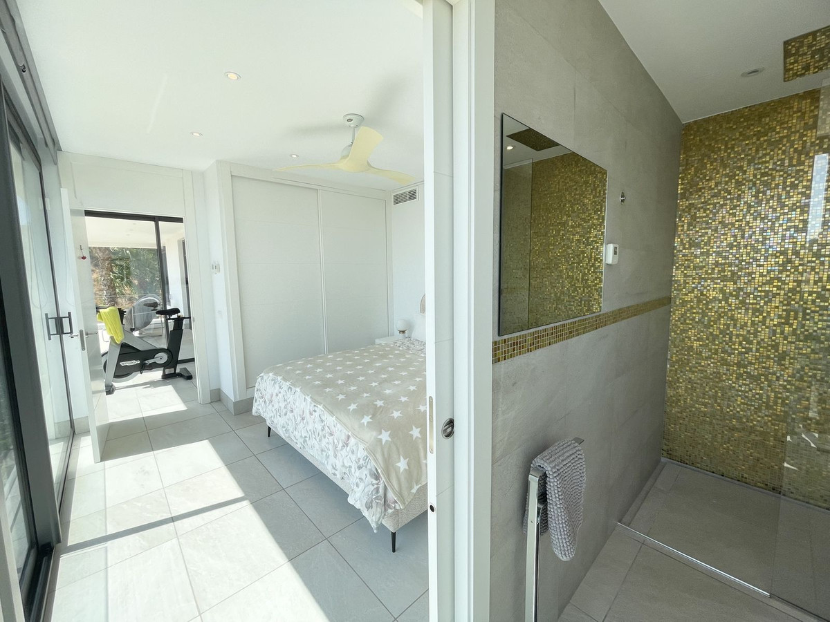 Se vende Villa - Chalet de 4 dormitorios en Costa Del Sol, Málaga, España