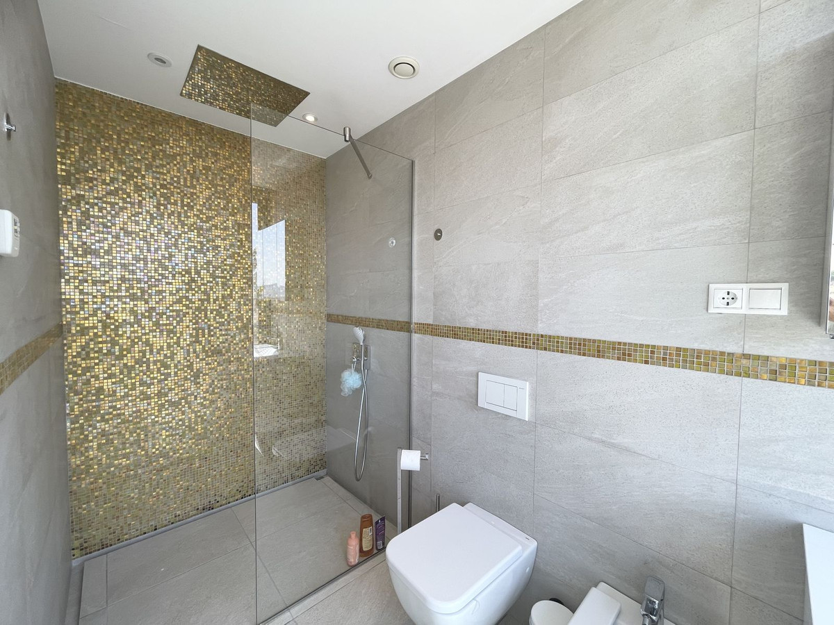 Se vende Villa - Chalet de 4 dormitorios en Costa Del Sol, Málaga, España
