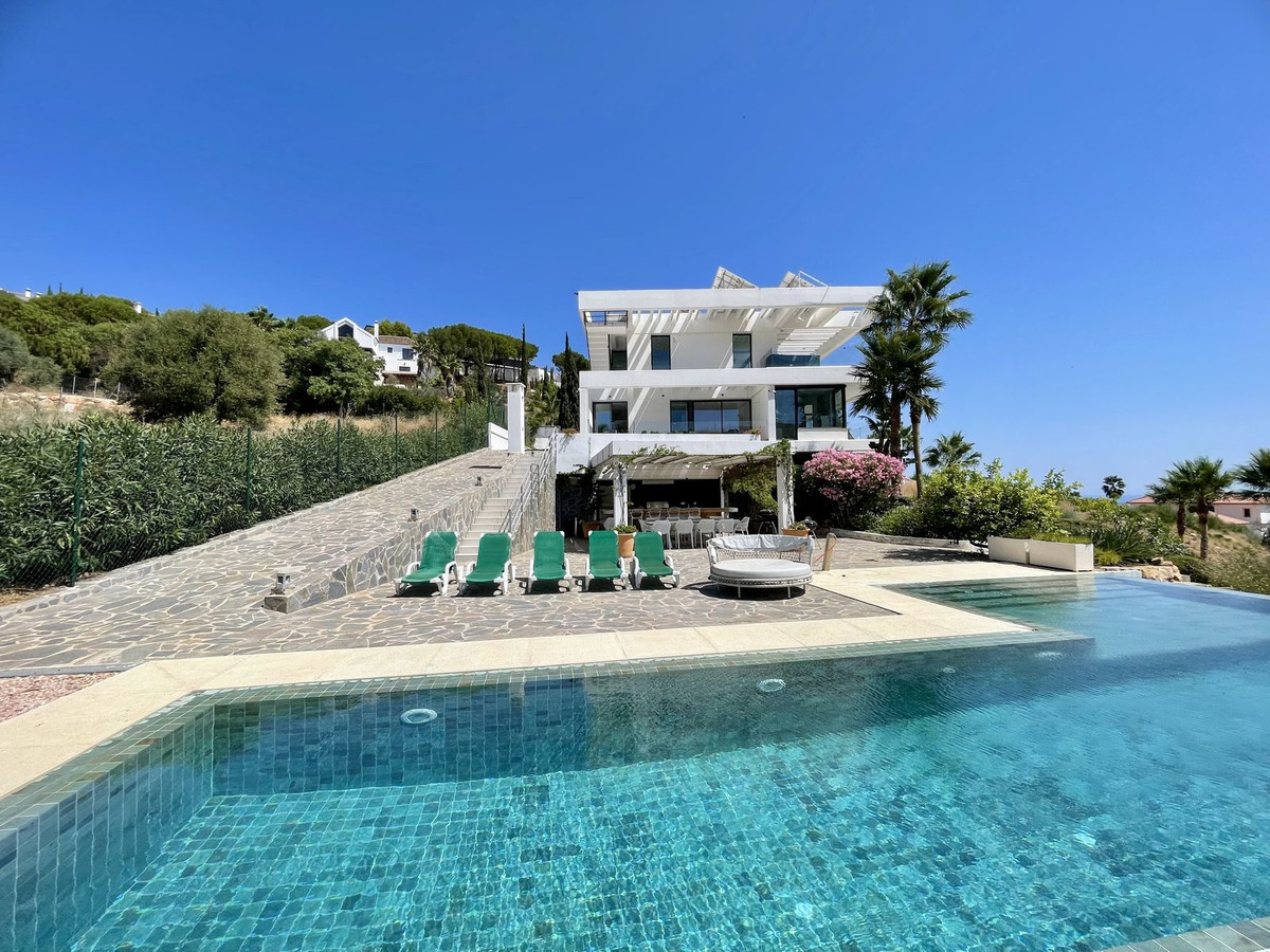 Se vende Villa - Chalet de 4 dormitorios en Costa Del Sol, Málaga, España