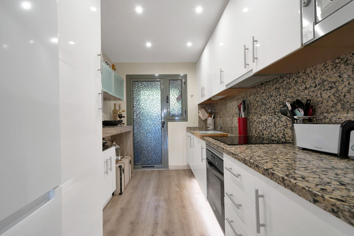 Se vende Apartamento Planta Media de 2 dormitorios en Costa Del Sol, Málaga, España