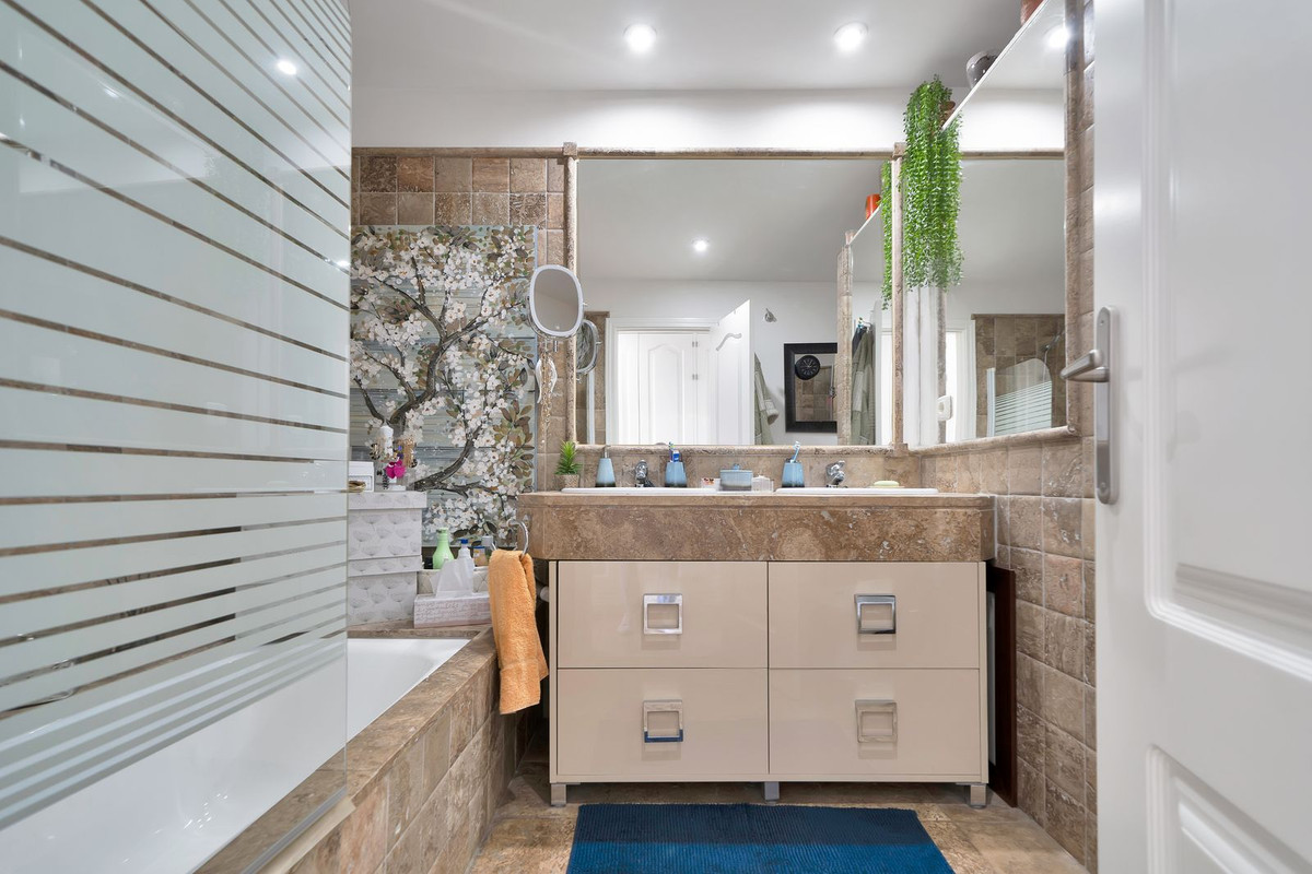Se vende Apartamento Planta Media de 2 dormitorios en Costa Del Sol, Málaga, España