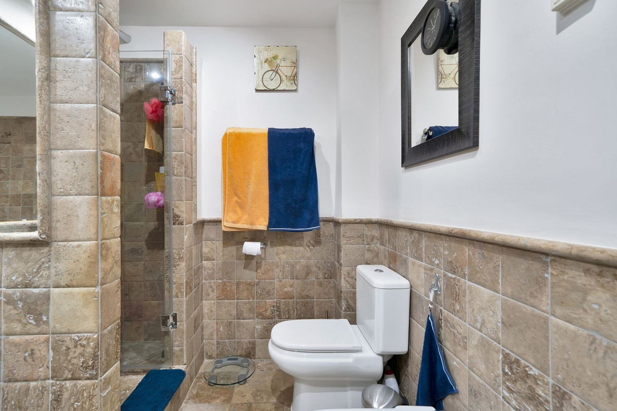 Se vende Apartamento Planta Media de 2 dormitorios en Costa Del Sol, Málaga, España