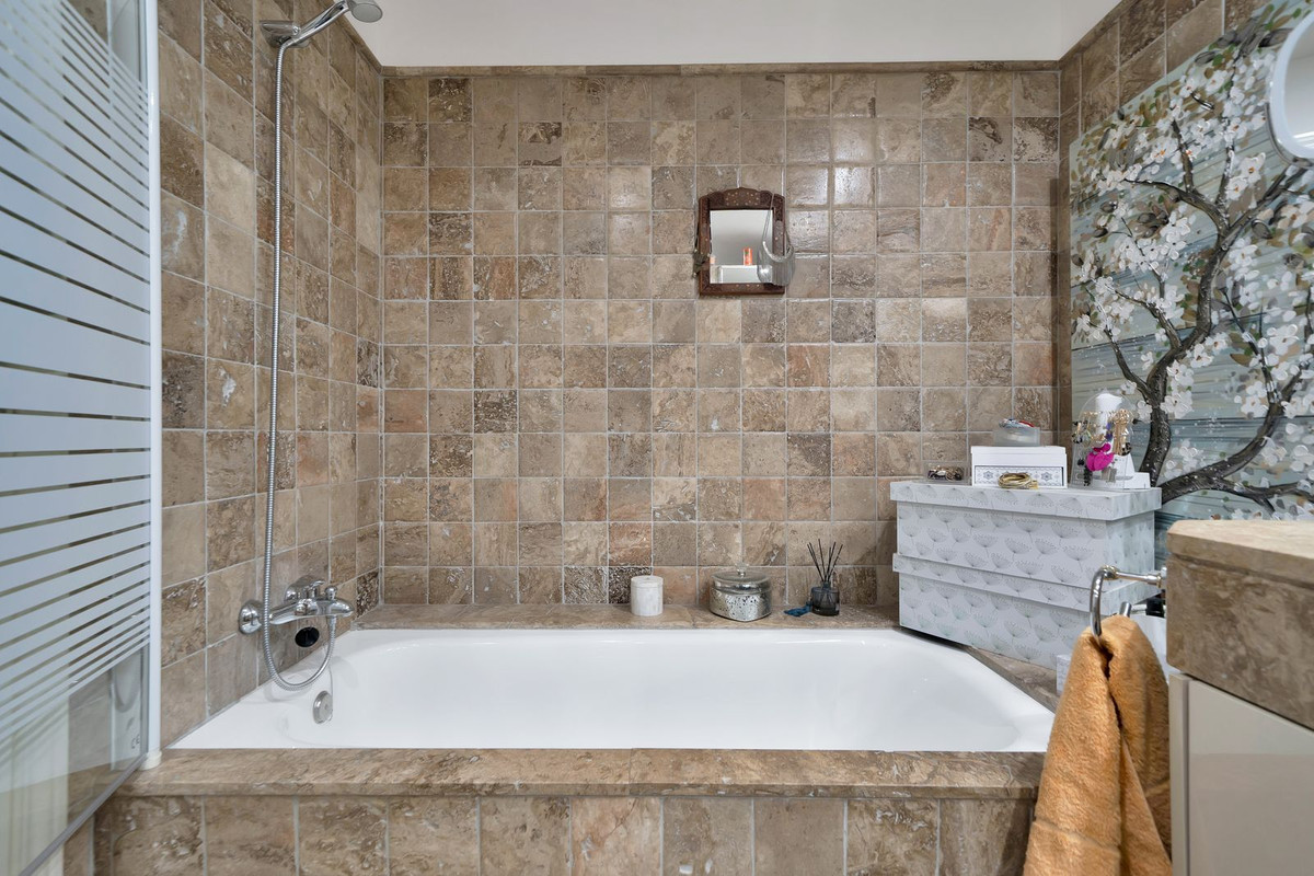 Se vende Apartamento Planta Media de 2 dormitorios en Costa Del Sol, Málaga, España